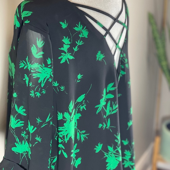 COPY - TORRID Emerald Floral Strappy Chiffon Blouse - Picture 10 of 14
